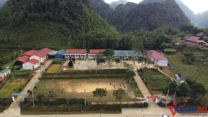 Tâm sự của người thầy ở ngôi trường 17 năm không có giáo viên nữ - 2