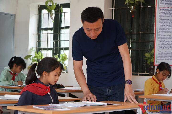 Tâm sự của người thầy ở ngôi trường 17 năm không có giáo viên nữ - 3