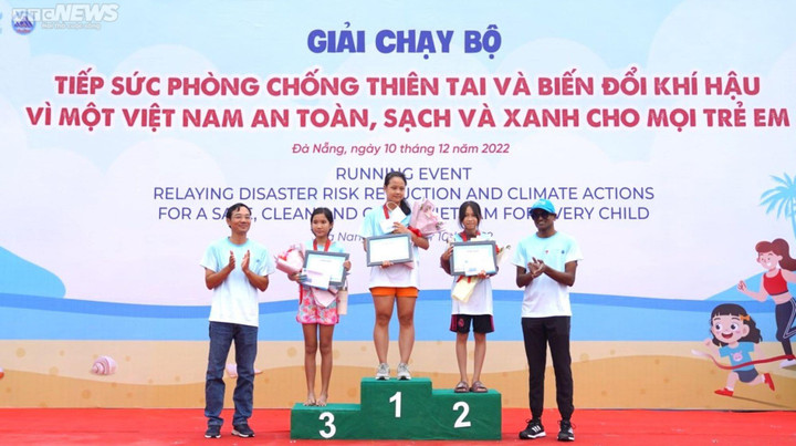 1.000 người chạy tiếp sức phòng, chống thiên tai và biến đổi khí hậu - 2