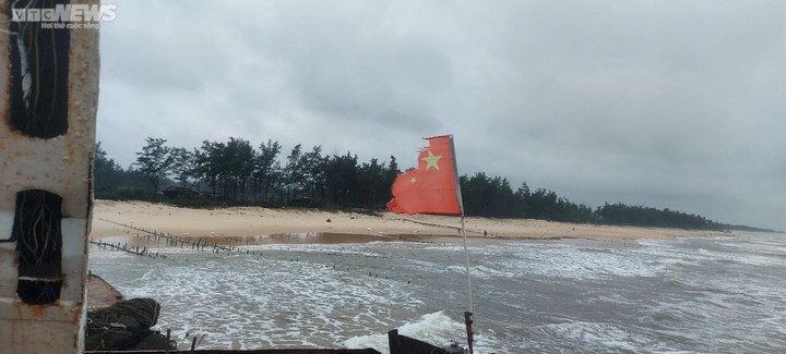 Bên trong tàu có chữ Trung Quốc vừa trôi dạt vào bờ biển Quảng Trị - 6