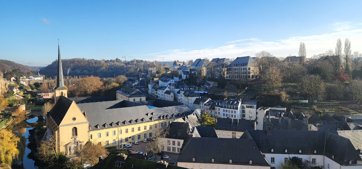 Phút thư thái của Thủ tướng Phạm Minh Chính tại phố cổ Luxembourg - 6