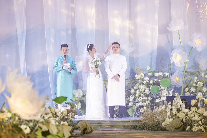 Hoa hậu Ngọc Hân nức nở khi nghe lời dặn dò của mẹ trong đám cưới - 4
