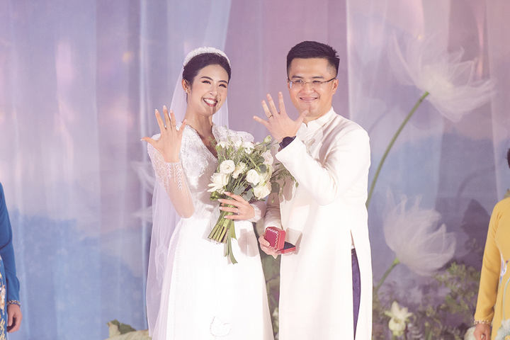 Hoa hậu Ngọc Hân nức nở khi nghe lời dặn dò của mẹ trong đám cưới - 9