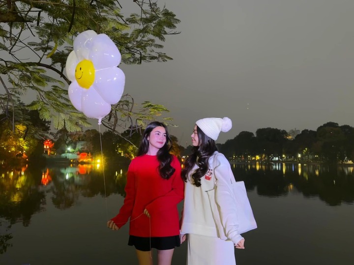 Sao Việt 12/12: Hai con gái xinh đẹp của Quyền Linh thích thú được thăm Hà Nội - 1