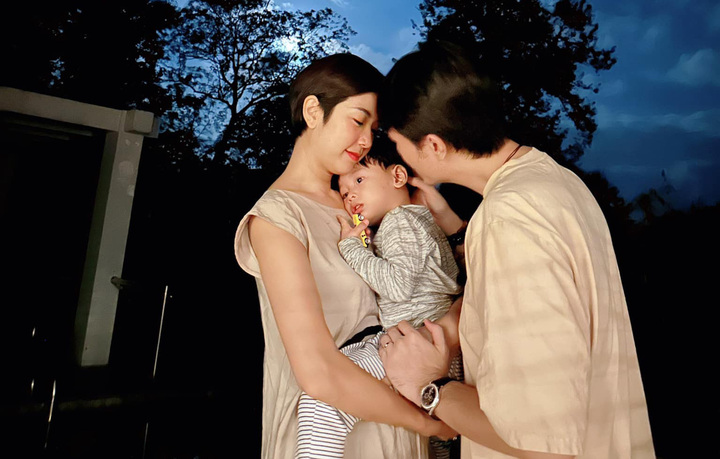 Sao Việt 12/12: Hai con gái xinh đẹp của Quyền Linh thích thú được thăm Hà Nội - 9