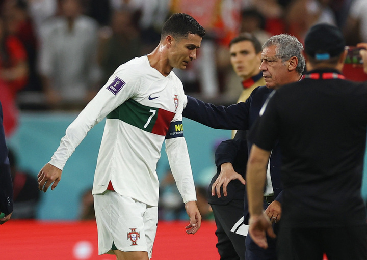 Ronaldo rơi nước mắt rời World Cup: Đoạn kết buồn cho sự nghiệp đỉnh cao - 2