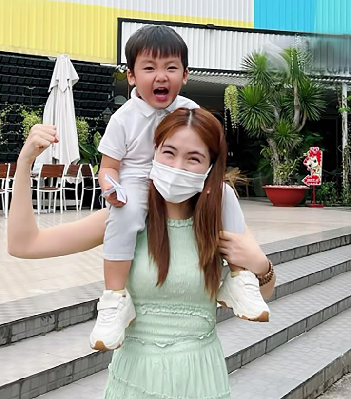 Sao Việt 12/12: Hai con gái xinh đẹp của Quyền Linh thích thú được thăm Hà Nội - 10