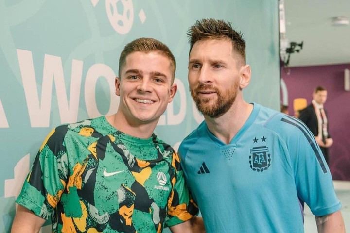 Vì sao các cầu thủ hay đổi áo cho nhau trên sân? - 2