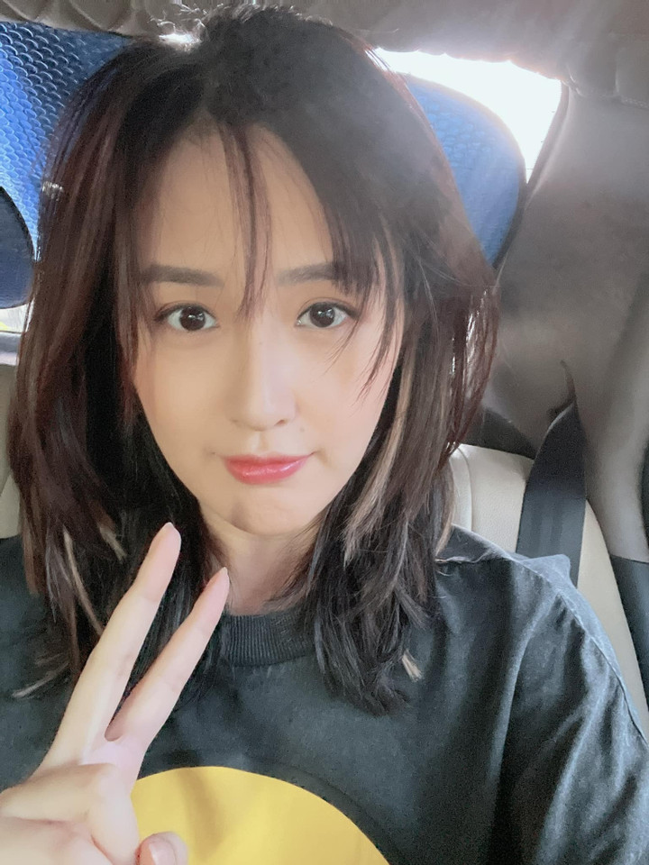 Sao Việt 14/12: Bà xã Quyền Linh trẻ trung, sành điệu ở tuổi 51 - 3