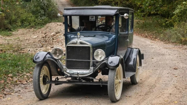 Top 12 chiếc ô tô rẻ nhất từng được sản xuất - 5