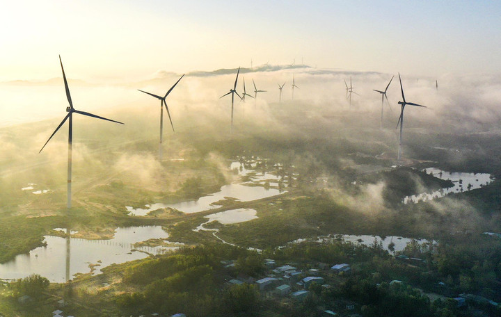 Vẻ đẹp choáng ngợp của cánh đồng điện gió ở Bình Định - 3