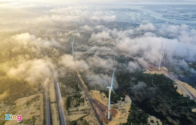 Vẻ đẹp choáng ngợp của cánh đồng điện gió ở Bình Định - 2