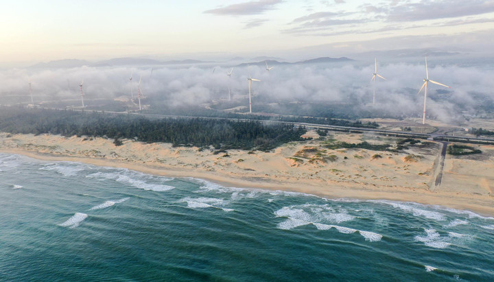 Vẻ đẹp choáng ngợp của cánh đồng điện gió ở Bình Định - 6