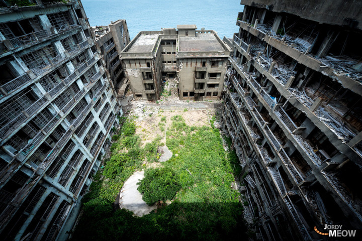 Khám phá 'thị trấn ma’ nằm giữa biển - nơi từng cấm du khách đến tham quan - 4