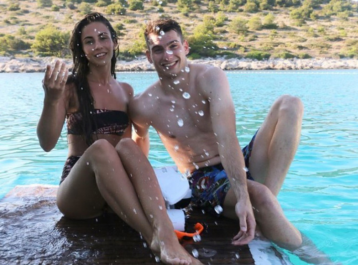 Hậu phương tài sắc vẹn toàn của người hùng đội tuyển Croatia Livakovic - 1