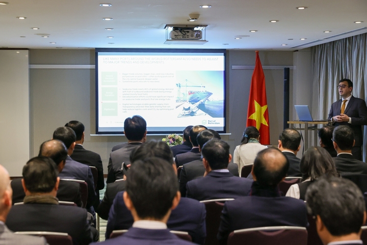 Thủ tướng tìm hiểu mô hình cảng biển lớn nhất châu Âu - 2