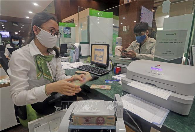 Ngân hàng thương mại tăng giảm lãi suất phải báo cáo Ngân hàng Nhà nước - 1