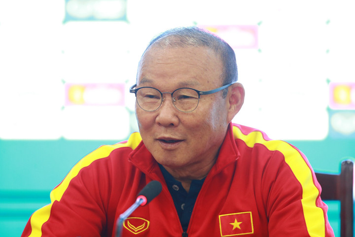 Bị chê bảo thủ, HLV Park Hang Seo đáp trả - 1