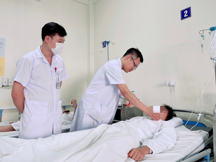 15 lần đốt sùi mào gà ở phòng khám da liễu, nam thanh niên vẫn không hết bệnh - 1