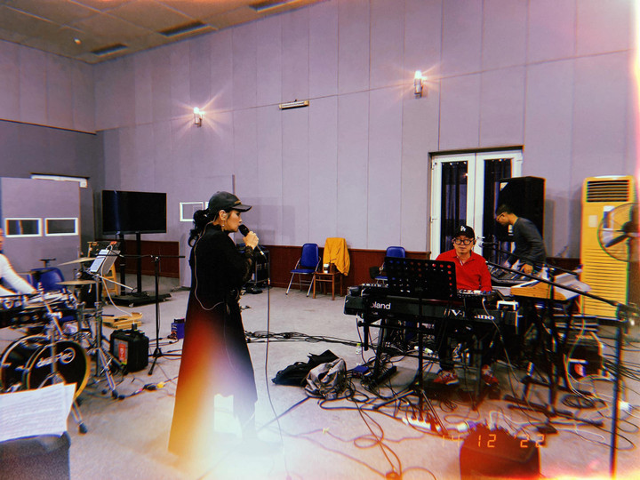 Sao Việt 15/12: Vợ chồng Bình Minh trốn con đi 'hâm nóng' tình cảm - 8