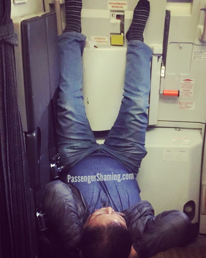 Những tình huống kỳ quặc xuất hiện trên máy bay mà không ai muốn gặp phải - 5