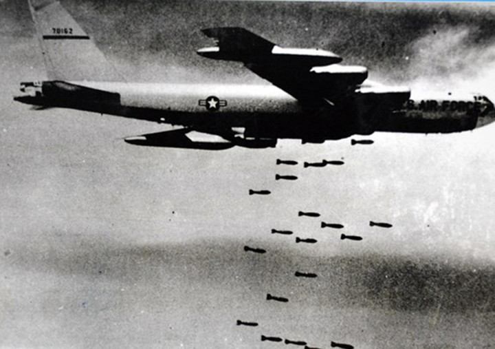 Quizz: Ai là phi công đầu tiên bắn rơi B-52 ở 'Điện Biên Phủ trên không'? - 8
