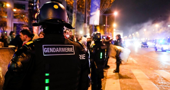 Pháp triển khai 10.000 cảnh sát ngăn nguy cơ bạo động sau bán kết với Morocco - 1