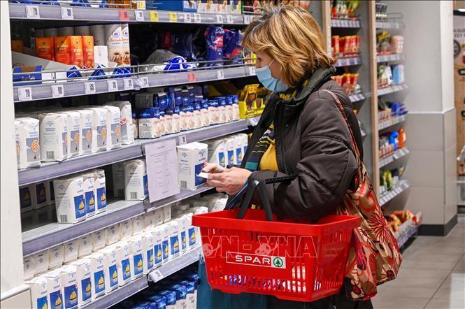 Hungary gia hạn áp giá trần với thực phẩm thiết yếu - 1