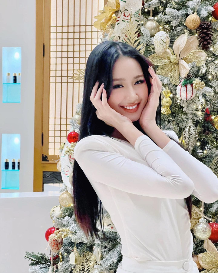 Sao Việt 16/12: Lệ Quyên mặc áo ren gợi cảm, đọ sắc cùng vợ Công Lý - 4