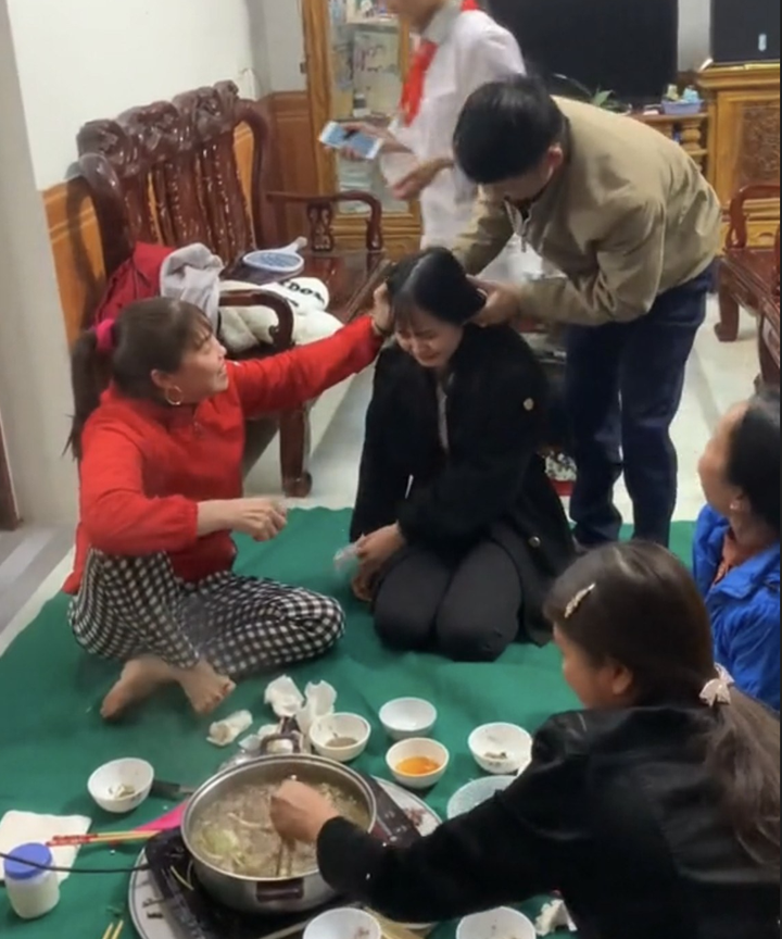 Cô gái xa quê giấu việc về thăm nhà, hành động của bố khi nhận ra con gây sốt - 2