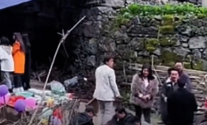 Nhờ nhận nuôi bé gái bị bỏ rơi, cặp vợ chồng tìm được con trai thất lạc - 1