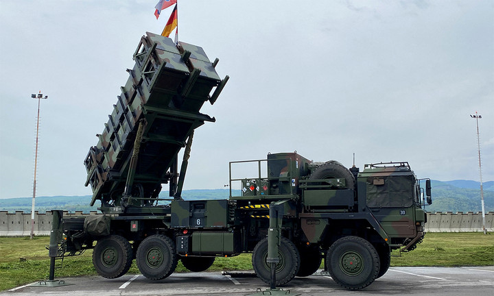 Điện Kremlin: Nga sẽ nhắm mục tiêu vào tên lửa Mỹ chuyển giao cho Ukraine - 1