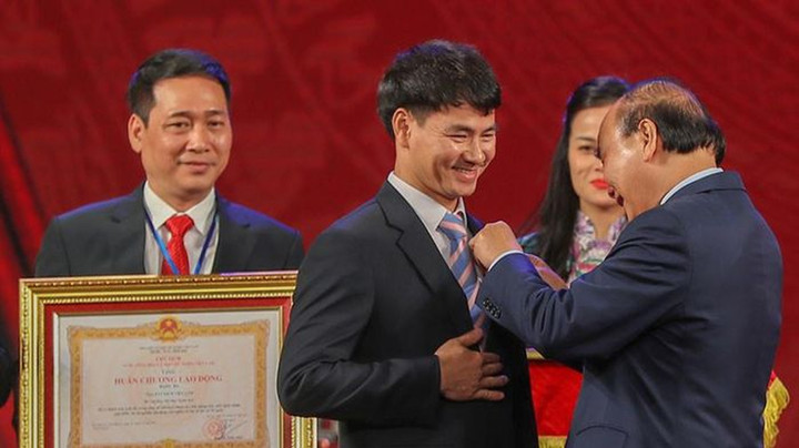 NSƯT Xuân Bắc nhận Huân chương Lao động hạng Ba - 1