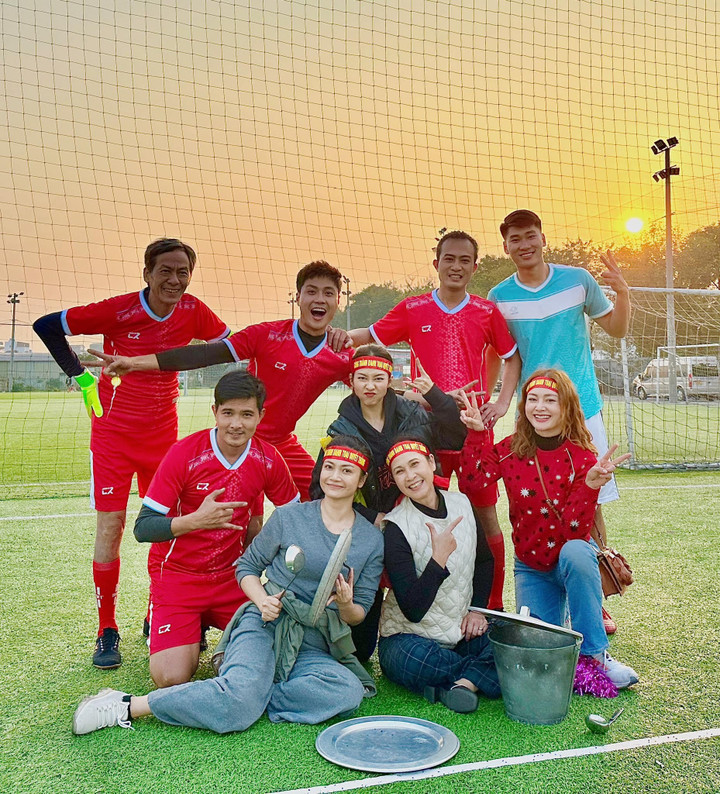 Sao Việt 17/12: Vợ cố nghệ sĩ Chí Tài ngày càng trẻ đẹp - 2