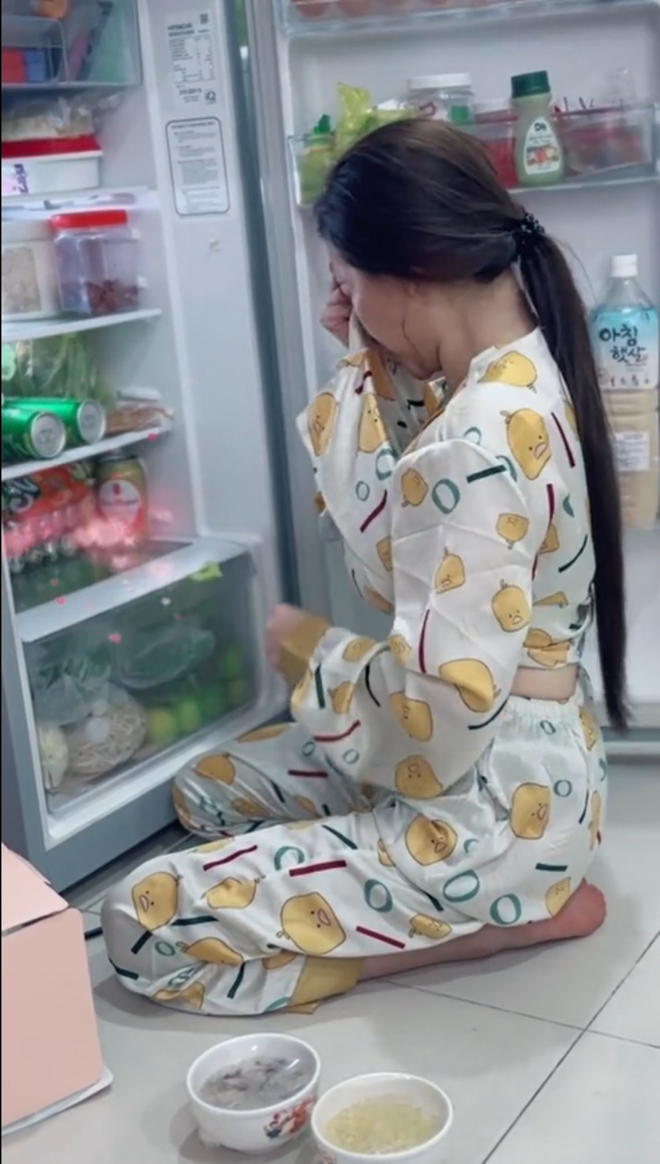 Chồng bất ngờ đi làm về sớm, vợ ấm ức khóc vì bị ‘bể kế hoạch’ - 2