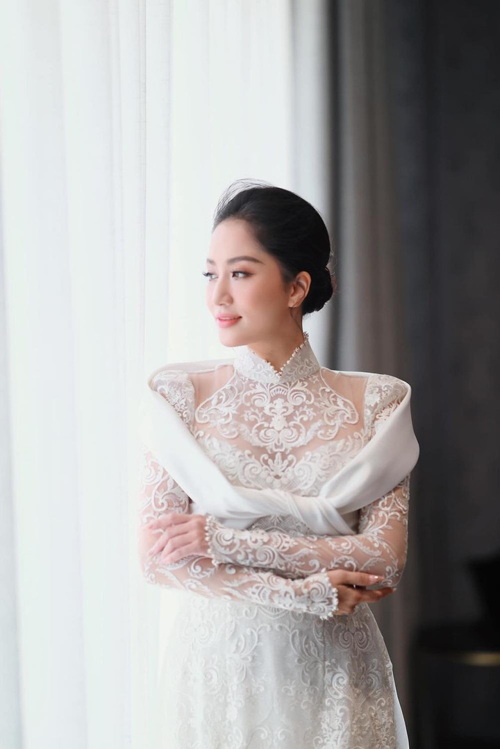 Cô dâu Khánh Thi hạnh phúc trong hôn lễ trang trọng tổ chức tại nhà thờ - 4