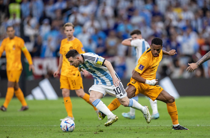 Argentina thử 3 đội hình, HLV Scaloni đau đầu tìm cách đối phó Mbappe - 2