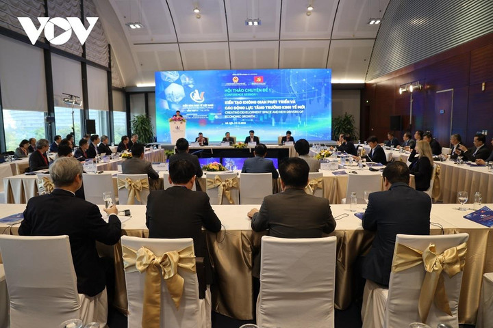 Chuyên gia kinh tế thảo luận giải pháp đối phó với khó khăn trong năm 2023 - 1