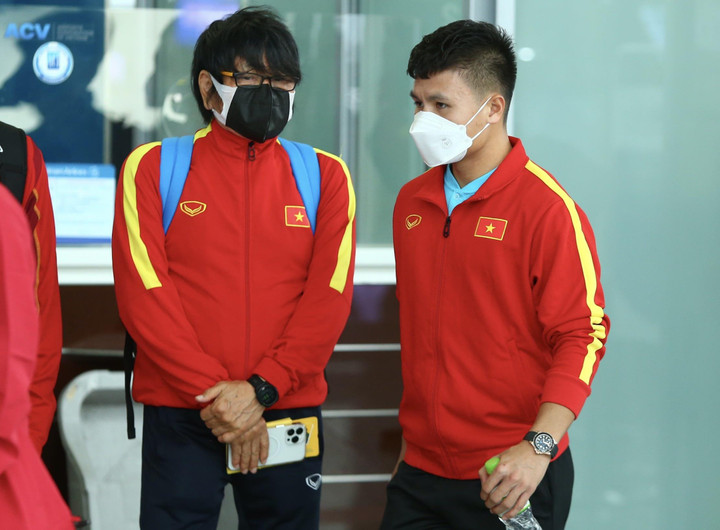 Phan Văn Đức, Bùi Tiến Dũng vắng mặt khi tuyển Việt Nam sang Lào - 5