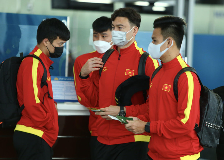 Phan Văn Đức, Bùi Tiến Dũng vắng mặt khi tuyển Việt Nam sang Lào - 4