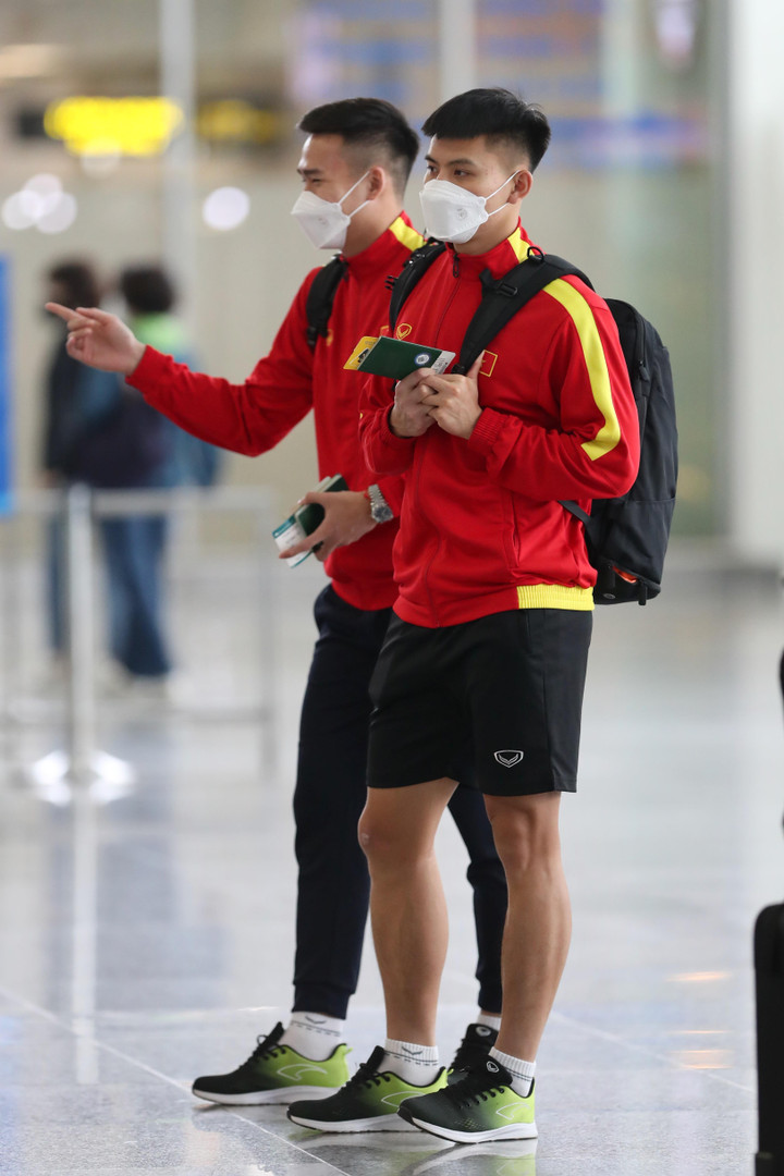 Phan Văn Đức, Bùi Tiến Dũng vắng mặt khi tuyển Việt Nam sang Lào - 7