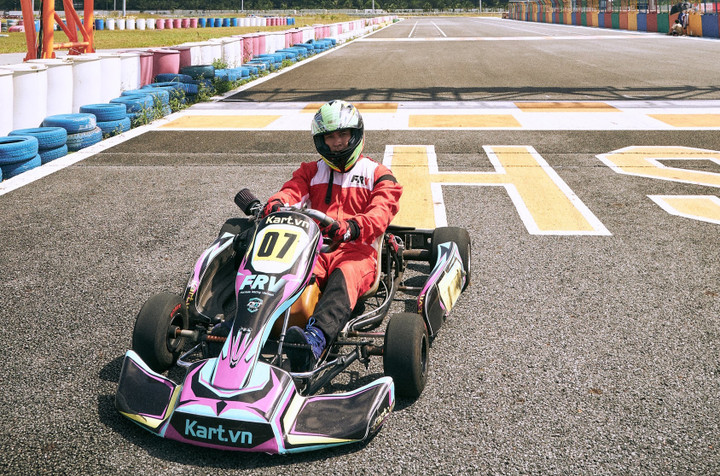 Hồ Quang Hiếu trải nghiệm đua xe cảm giác mạnh - 6