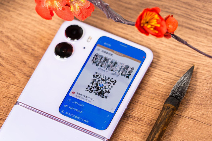 Ảnh thực tế OPPO Find N2 Flip: Đây là cách OPPO 'đối mặt' Samsung? - 8