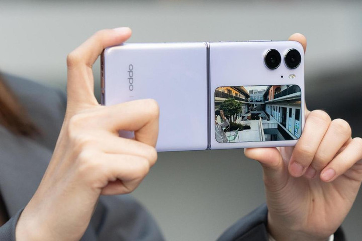 Ảnh thực tế OPPO Find N2 Flip: Đây là cách OPPO 'đối mặt' Samsung? - 16