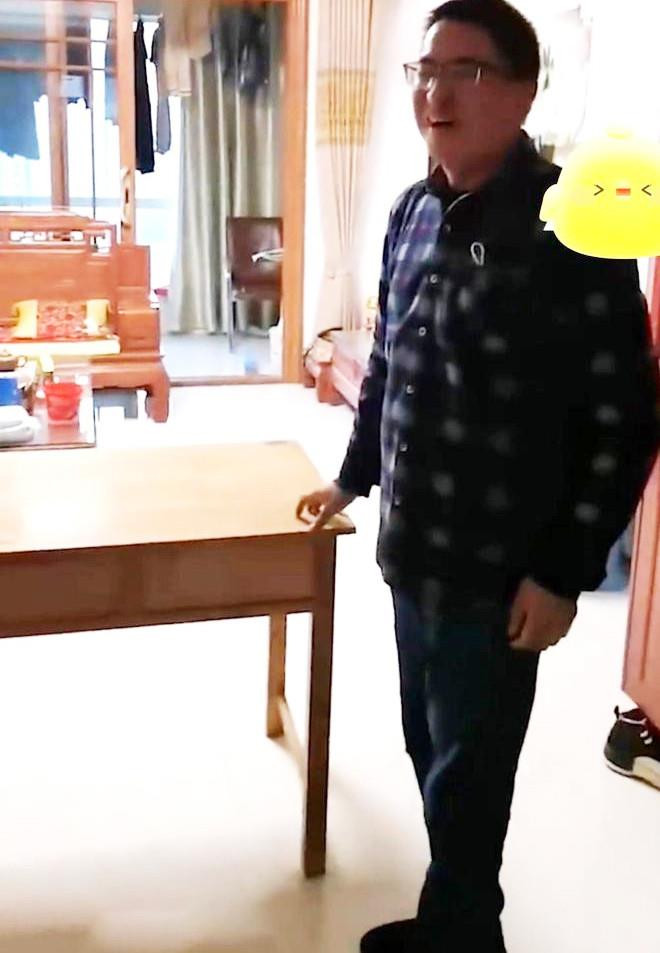 Thầy giáo mang bàn đến nhà tặng học sinh và bài học giáo dục sâu sắc - 2