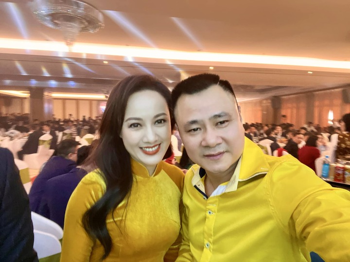 Sao Việt 20/12: Vợ chồng NSND Lan Hương kỷ niệm 35 ngày cưới trên du thuyền - 8