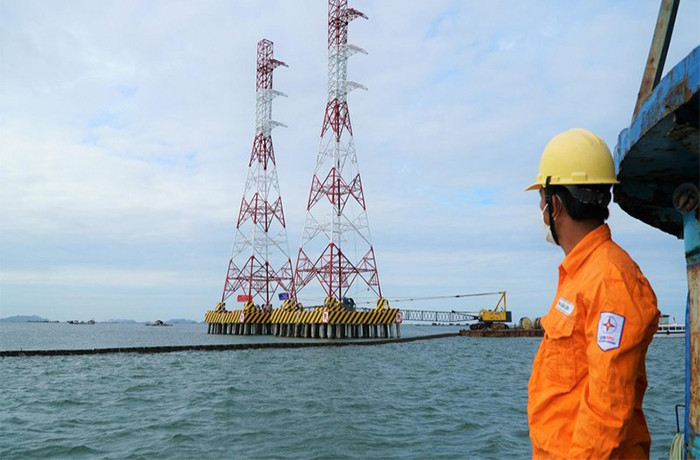 Điện lực Việt Nam: 68 năm 'thắp sáng niềm tin' - 1