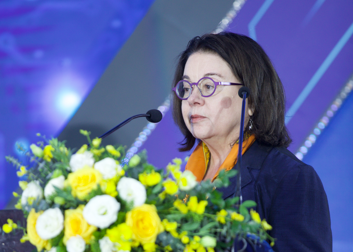 Chuyên gia hàng đầu thế giới về pin xe điện dự báo năng lượng thay thế xăng dầu - 2