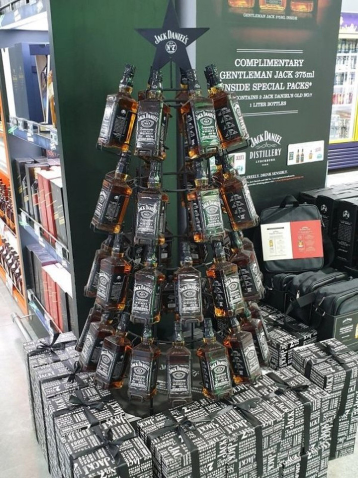 Bái phục trước các ý tưởng trang trí cây thông Giáng sinh không ai nghĩ đến - 5