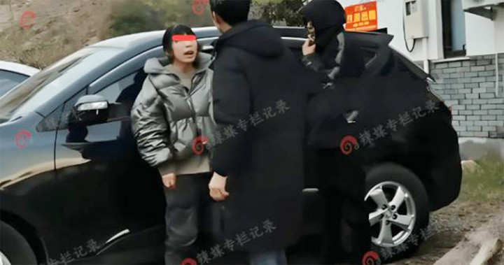 Tranh cãi nảy lửa chuyện chồng ăn bám, vợ ngoại tình để nuôi gia đình - 1